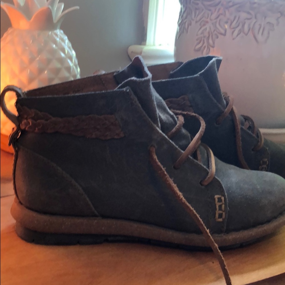 Born temple shoes